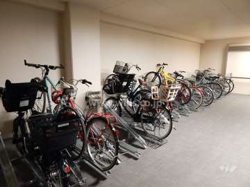 屋内にある駐輪場