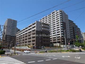 グランファースト千里桃山台の全景（南西側から）