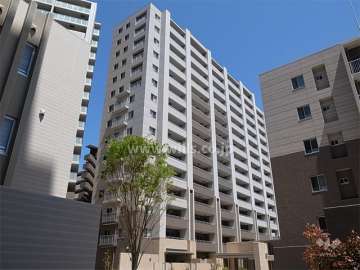 グランファースト千里桃山台8号棟（コンフォート・セントラル）の外観（南東側から）