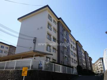 茨木郡山B住宅A15棟の外観（北東側から）