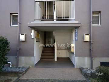 A15棟の住戸出入り口（共用ポスト）