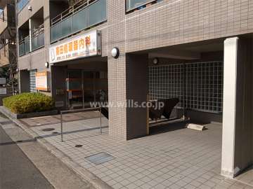 1階には店舗が入っています。