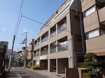 周辺はマンションが中心に立ち並ぶ区画の整った住宅地です。