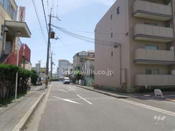 敷地東側の前面道路