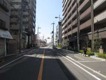 敷地東側の前面道路