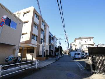 敷地北側の前面道路