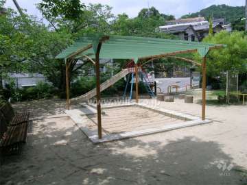 隣接する公園