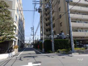 敷地北側の前面道路