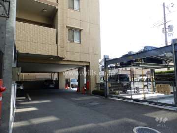 敷地内駐車場（屋外機械式と屋内平面式）