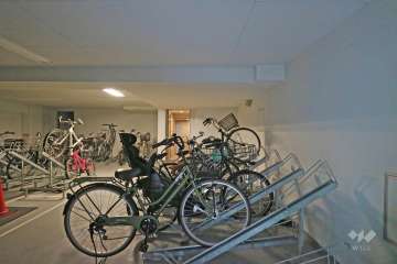 屋内に設けられた駐輪場