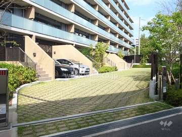 駐車場出入り口（ロボットゲート付き）