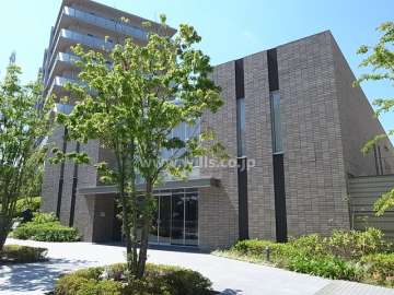 ソレイユヴィラとスカイヴィラの間にあるエントランス棟