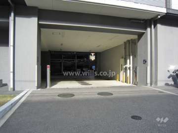 駐車場出入り口（ロボットゲート付き）