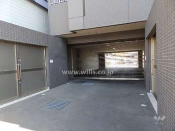 敷地内駐車場出入り口（リングシャッター付き）