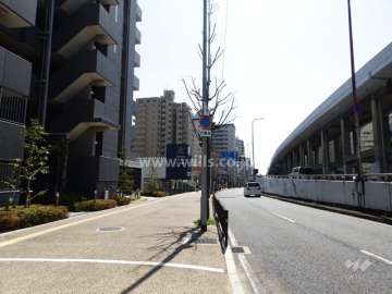 敷地西側の前面道路※前面道路は国道423号線(新御堂筋線)の側道です。