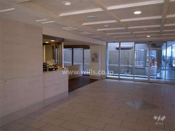 エントランスホール（コンシェルジュカウンターがあります）