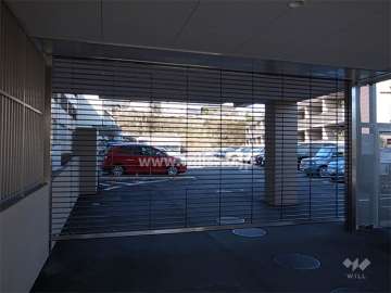 駐車場入口にはリングシャッター付きです。