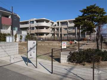 敷地の南側は公園に面しています。