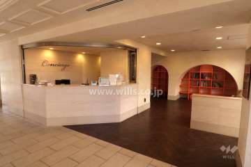 エントランスホールには談話スペースが設けられています。