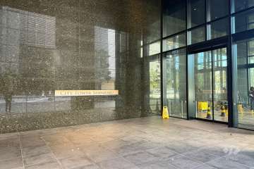 エントランスはオートロック付きです。