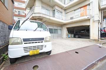 敷地内駐車場（屋外平面式・屋内平面式）