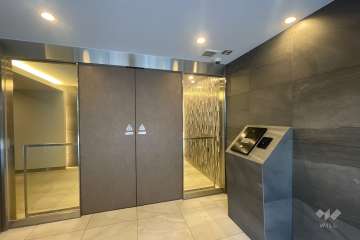 エントランスはオートロック付きです。