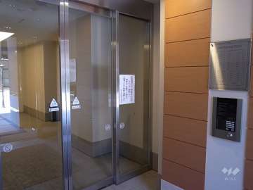 エントランスはオートロック付きです。