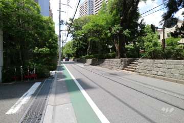 敷地北側の前面道路