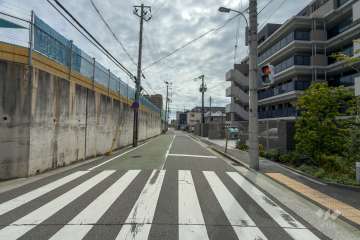 敷地北側の前面道路