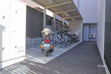 駐輪場（屋根付き）