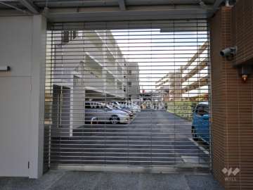 敷地内駐車場の出入り口（リングシャッター付き）
