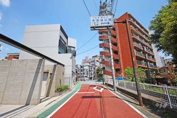 敷地南東側の前面道路