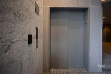 ミニバイク置場の出入口