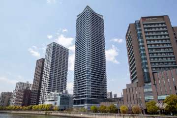 シエリアタワー中之島の外観（東側から）