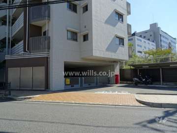 駐車場出入り口