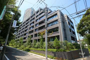 ザ・ライオンズ覚王山の外観（南東側から）