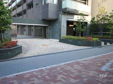 駐車場出入り口（リングシャッター付き）
