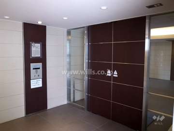 エントランスはオートロック付きです。