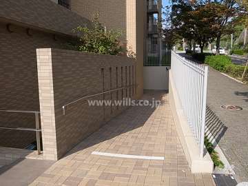 駐輪場へのアプローチ