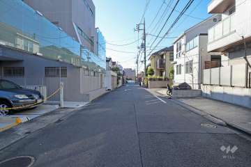 敷地北側の前面道路(東側から)