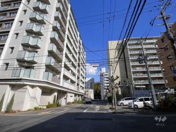 敷地南側の前面道路