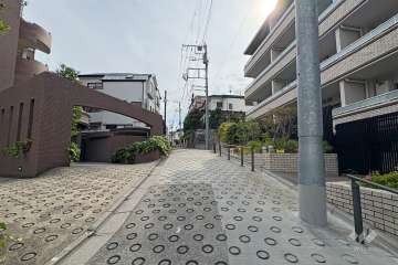 敷地南東側の前面道路
