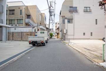 敷地東側の前面道路