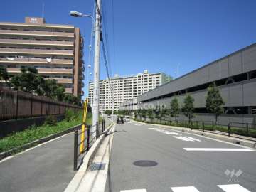 敷地北西側の前面道路