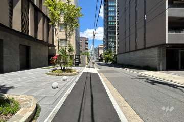 敷地東側の前面道路