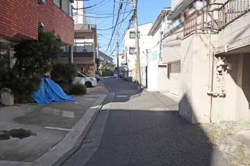 敷地東側の前面道路