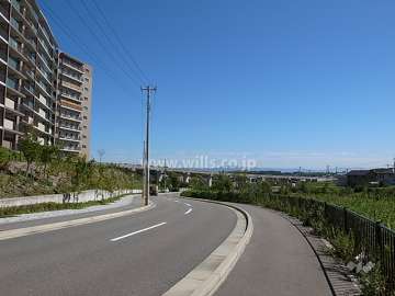 敷地南側の前面道路。
