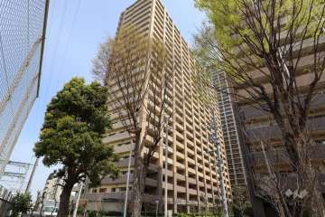 城東中央アインスの外観（南西側から）