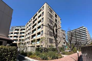 プラウドシティ小竹向原 フロントコートの外観（南東側から）