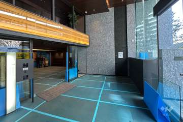 エントランスはオートロック付きです。